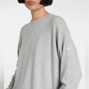 Alo Yoga Soho PullOver Sweatshirt Gray Women's Long Sleeve Loungewear Small Crew